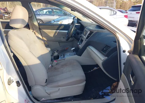 2014 Subaru Legacy 2.5I z USA, uszkodzony, nr VIN 4S3BMBA68E3011541